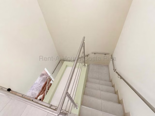 Alquiler de Casa Moderna AMUEBLADA en Belén-La Ribera, Heredia.  - Imagen 10
