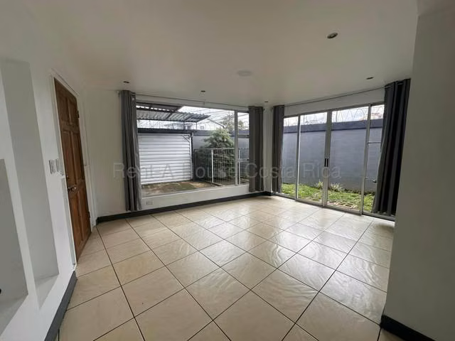 Venta de Casa ESQUINERA en Moravia-La Trinidad.  - Imagen 5
