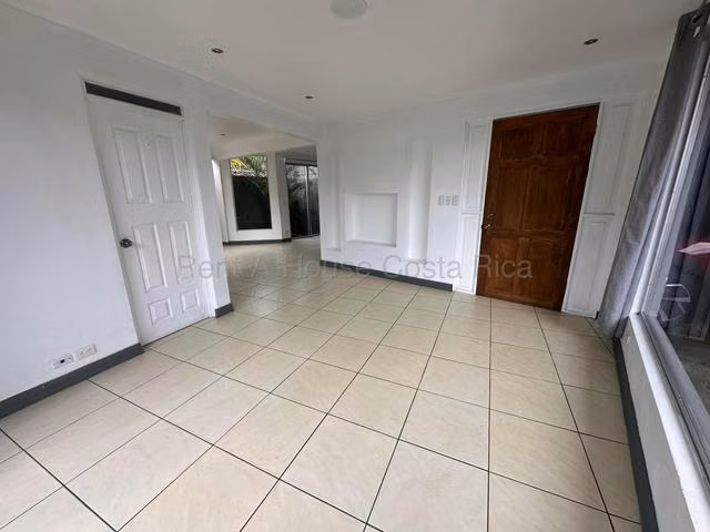 Venta de Casa ESQUINERA en Moravia-La Trinidad.  - Imagen 6