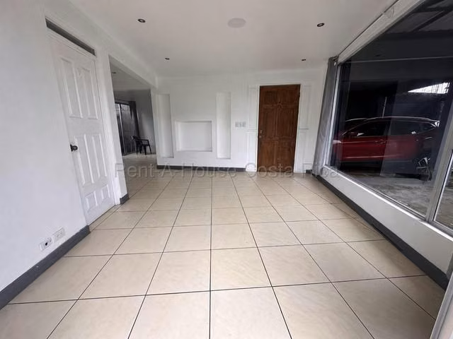 Venta de Casa ESQUINERA en Moravia-La Trinidad.  - Imagen 2