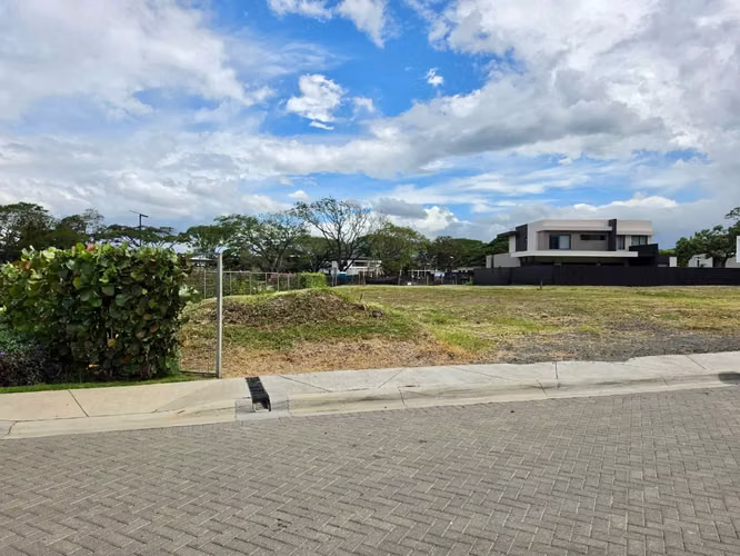 Lote en Latitud Lindora ¡TODO LISTO!  SOLO FALTA CONSTRUIR - Imagen 2