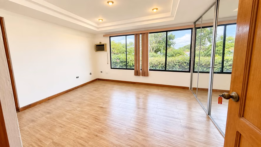 Alquiler de Casa en Heredia, Ciudad Cariari con Hermoso Jardín- Amplios espacios - Imagen 9