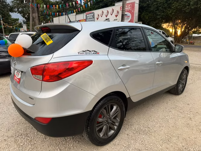  HYUNDAI TUCSON GLS-2015-AUTO-SHIFT TRONIC-4X4-8.775.000 - Imagen 2