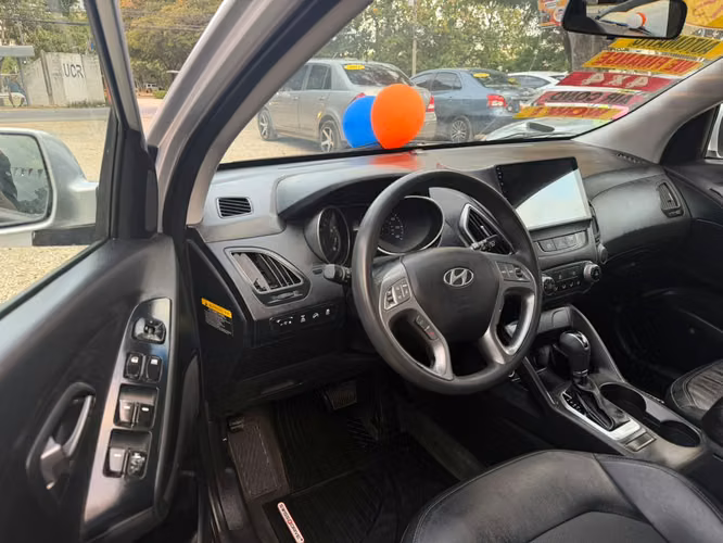  HYUNDAI TUCSON GLS-2015-AUTO-SHIFT TRONIC-4X4-8.775.000 - Imagen 5