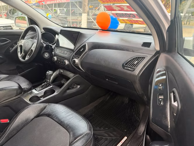  HYUNDAI TUCSON GLS-2015-AUTO-SHIFT TRONIC-4X4-8.775.000 - Imagen 6