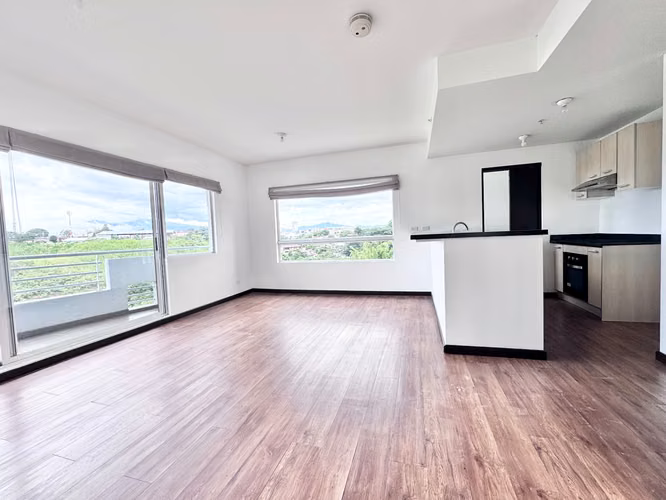 Hermoso apartamento esquinero con  luz natural  - Imagen 1