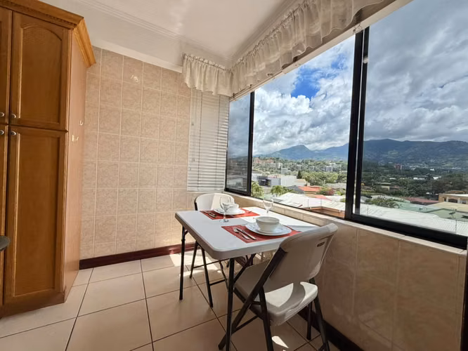 Se alquila apartamento en Escazú. Trejos Montealegre. Amueblado.