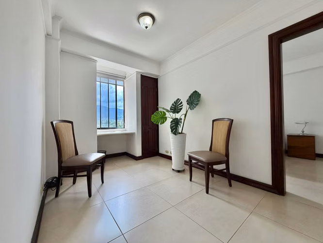 Se alquila apartamento en Escazú. Trejos Montealegre. Amueblado.