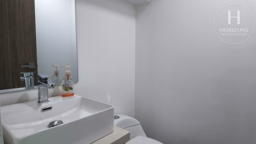 Se Vende Casa Condominio Bali Guachipelín 2 Habitaciones y Sala de TV mas Walk-in Closet y Patio NJA1454JB-V - Imagen 8