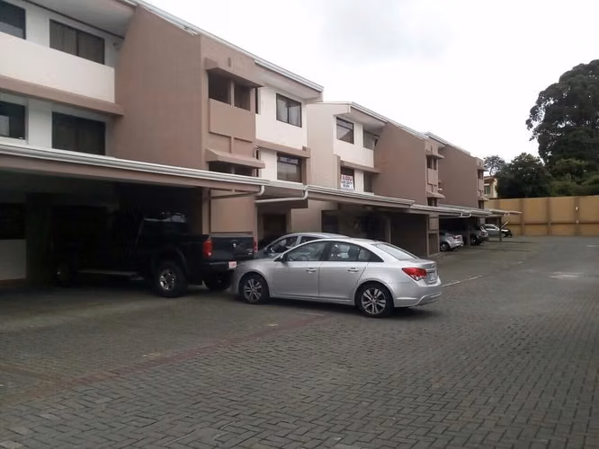 AMPLIO APARTAMENTO EN CONDOMINIO MUY SEGURO SAN PEDRO MONTES  DE OCA - Imagen 1