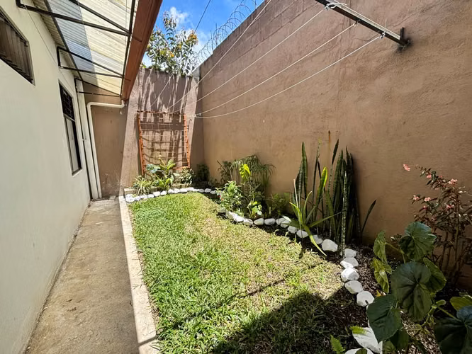 SE ALQUILA AMPLIO APARTAMENTO EN CARTAGO - Imagen 4