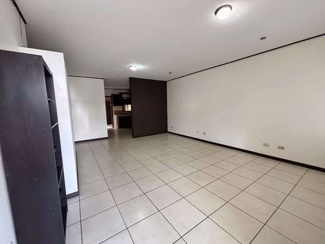 SE ALQUILA AMPLIO APARTAMENTO EN CARTAGO - Imagen 2