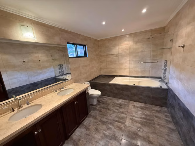 Almeria, linda-amplia 260 m2, L. Blanca, 3 hab, A/C, 2.5 baños, terraza, patio, sala TV, amenidades. - Imagen 12