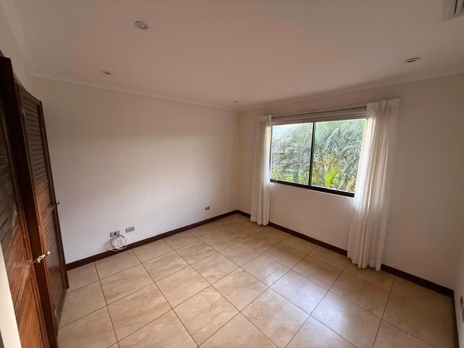 Almeria, linda-amplia 260 m2, L. Blanca, 3 hab, A/C, 2.5 baños, terraza, patio, sala TV, amenidades. - Imagen 14