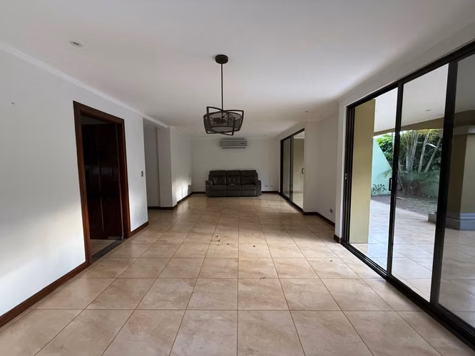Almeria, linda-amplia 260 m2, L. Blanca, 3 hab, A/C, 2.5 baños, terraza, patio, sala TV, amenidades. - Imagen 6