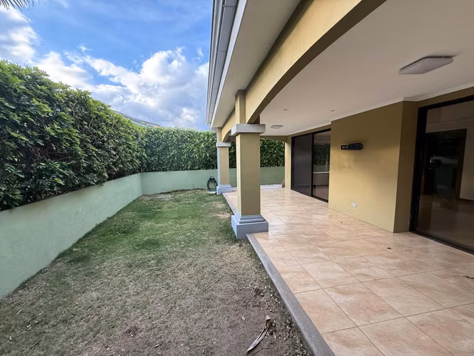 Almeria, linda-amplia 260 m2, L. Blanca, 3 hab, A/C, 2.5 baños, terraza, patio, sala TV, amenidades. - Imagen 7