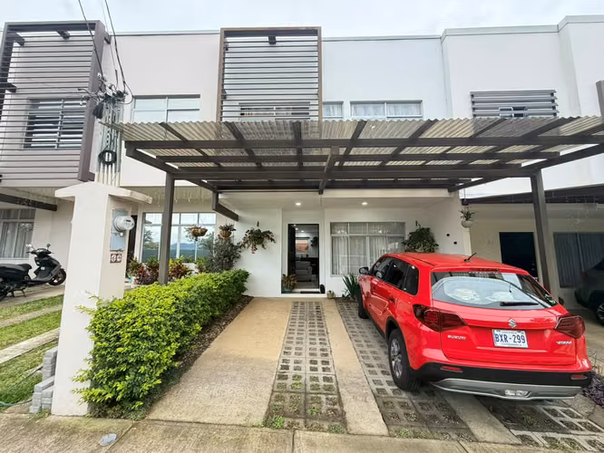 Hermosa Casa en Venta en Heredia