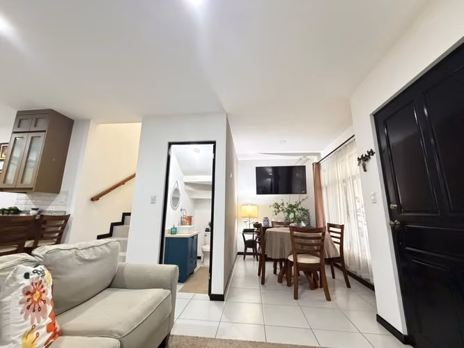 Hermosa Casa en Venta en Heredia - Imagen 2