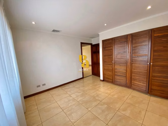 Alquiler de casa con línea blanca, terraza y jardín en Santa Ana - Imagen 13