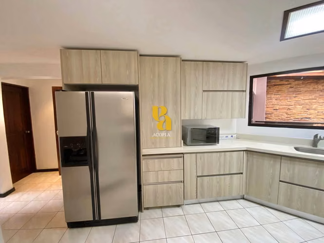 Alquiler de casa semi amueblada con terraza y línea blanca en Escazú  - Imagen 6