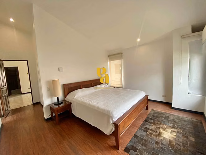 Alquiler de casa semi amueblada con terraza y línea blanca en Escazú  - Imagen 8