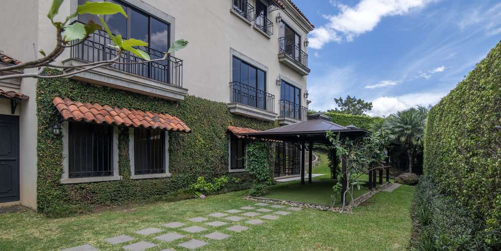 Casa 4 habs en Escazú Cerro Alto - vistas panorámicas y jardín amplio - Imagen 2