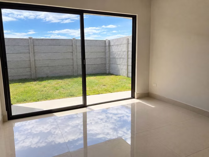 CON GANAS DE ALQUILAR CASA NUEVA, VIVE EN UN HERMOSO CONDOMINIO MODERNO, FAMILIAR Y TRANQUILO, EXC UBICACIÓN EN MORAVIA - Imagen 5