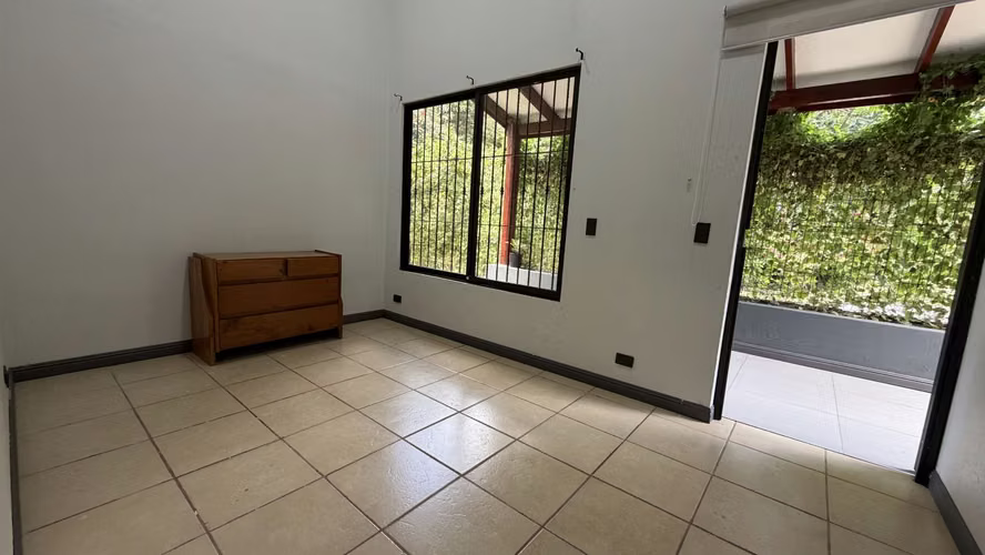 Se Vende Casa en Atenas | Amplios Jardines y 1.764 m² de Terreno - Imagen 16