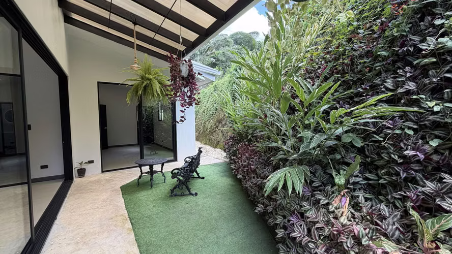 Se Vende Casa en Atenas | Amplios Jardines y 1.764 m² de Terreno - Imagen 9