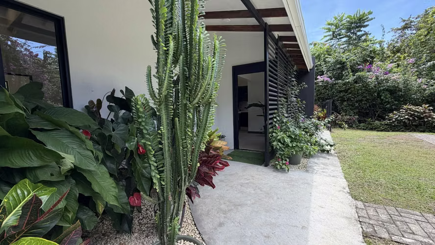 Se Vende Casa en Atenas | Amplios Jardines y 1.764 m² de Terreno - Imagen 18