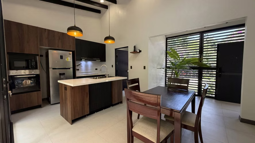 Se Vende Casa en Atenas | Amplios Jardines y 1.764 m² de Terreno - Imagen 6