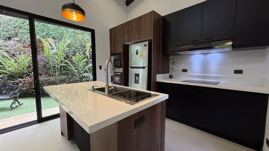 Se Vende Casa en Atenas | Amplios Jardines y 1.764 m² de Terreno - Imagen 7