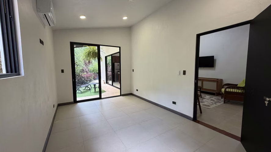 Se Vende Casa en Atenas | Amplios Jardines y 1.764 m² de Terreno - Imagen 12