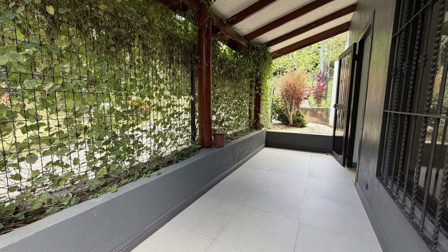 Se Vende Casa en Atenas | Amplios Jardines y 1.764 m² de Terreno - Imagen 17