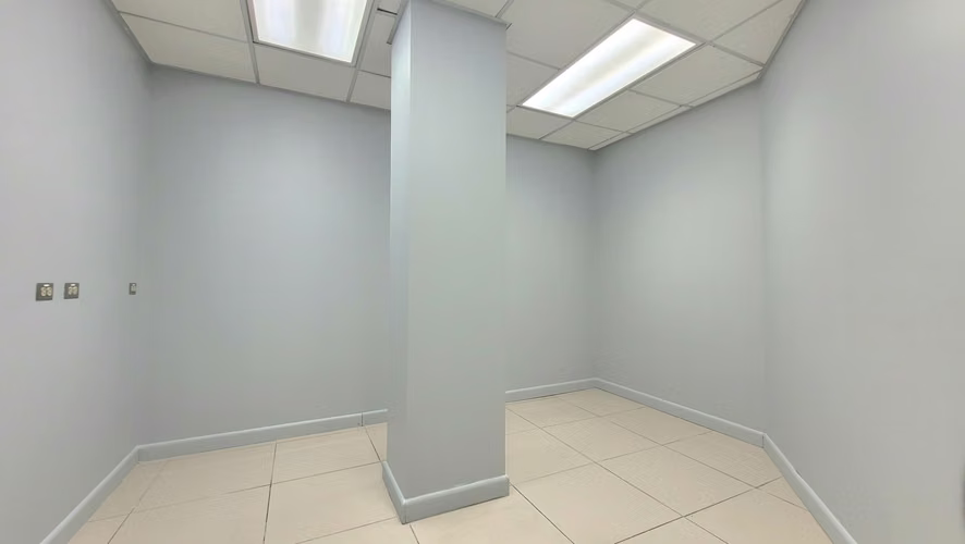 Local Comercial de 243 m² con Terraza Frente al Hospital San Juan de Dios - Imagen 19
