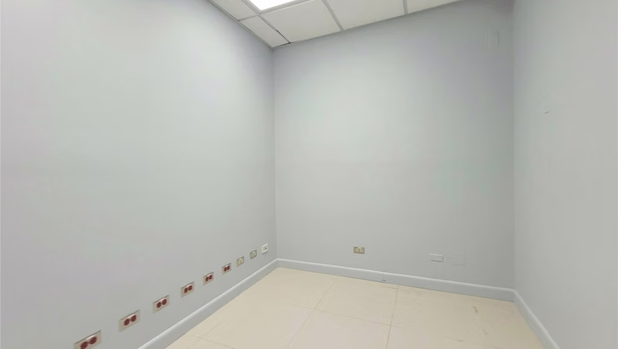 Local Comercial de 243 m² con Terraza Frente al Hospital San Juan de Dios - Imagen 18