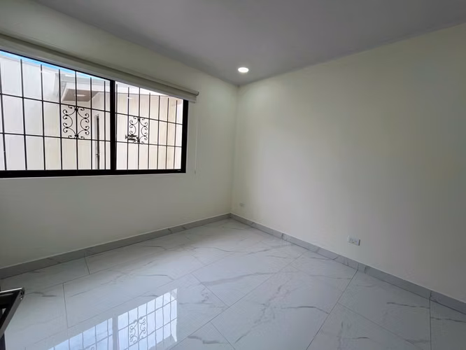 Rental of ESTRENAR apartment in Rohrmoser.