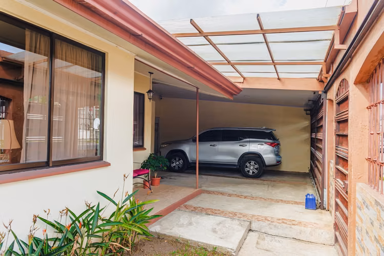 Vende casa de una planta c/uso de suelo mixto, Gravilias, Desamparados (AD) - Imagen 3