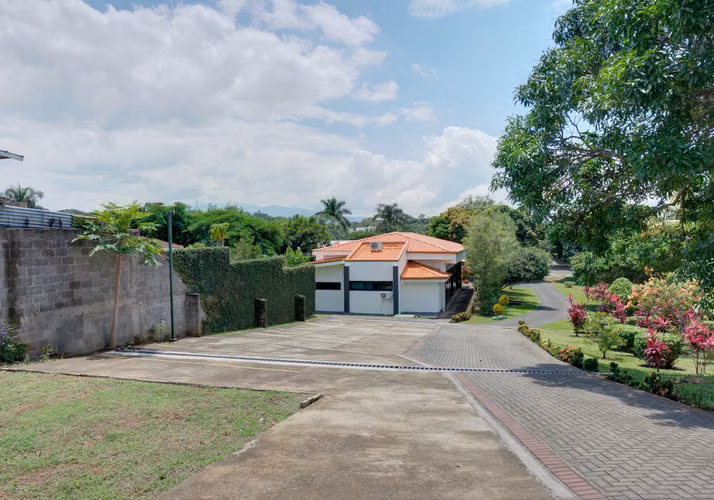 OFICINAS EN ALQUILER — LA GARITA, ALAJUELA