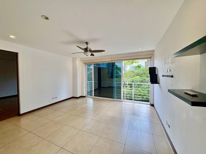 DISTRITO CUATRO ESCAZU-MODERNO APARTAMENTO  2 HAB/2BAÑOS / LINEA BLANCA - Imagen 2
