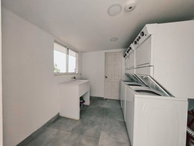 Alquiler de apartamento en La Uruca. Servicios incluidos. - Imagen 13