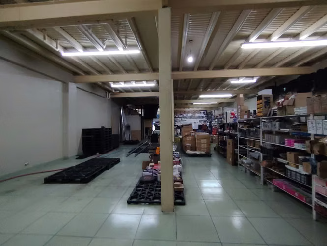 Ofibodega Belén- Fte calle- parqueo 720m2