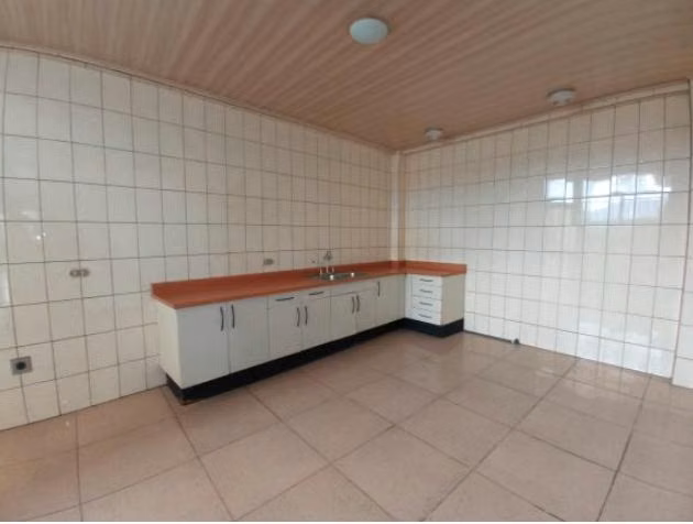 Ofibodega Belén- Fte calle- parqueo 720m2 - Imagen 4