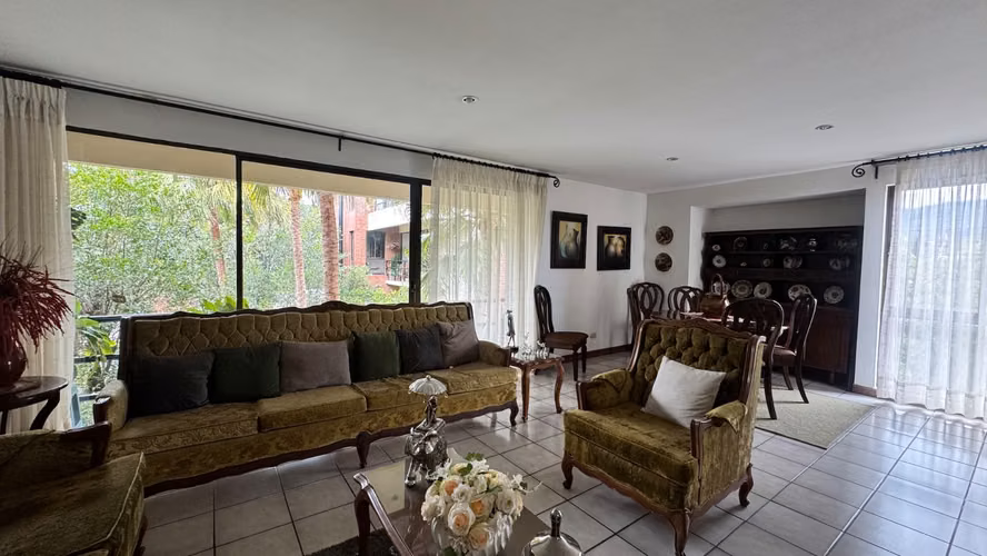 Vende amplio apartamento en Condominio Santa Fe, Escazú (AD) - Imagen 3