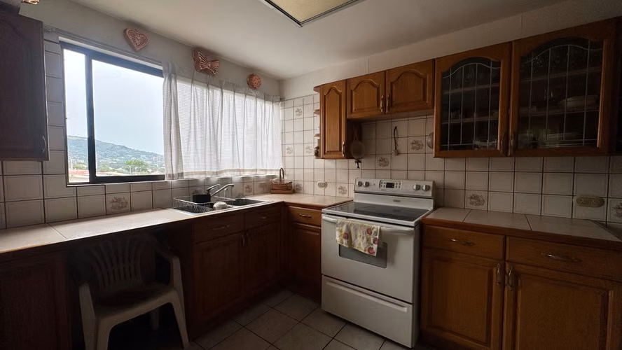 Vende amplio apartamento en Condominio Santa Fe, Escazú (AD) - Imagen 7