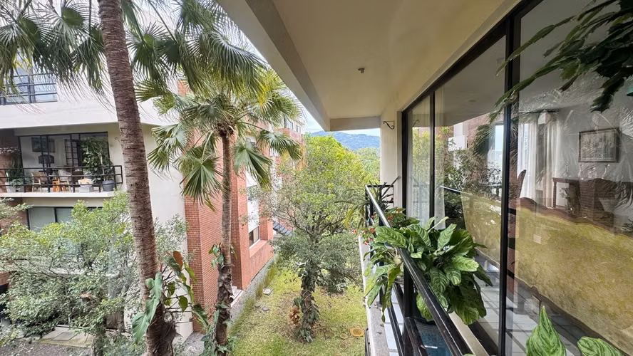 Vende amplio apartamento en Condominio Santa Fe, Escazú (AD) - Imagen 5