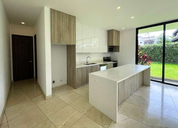 Lujo en Valle del Sol, Santa Ana | 452 m2, Campo Golf y 3 Hab - Imagen 3