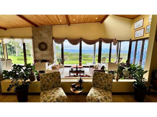 Quinta de lujo con 1,5 hectáreas y vista | San Isidro de Heredia