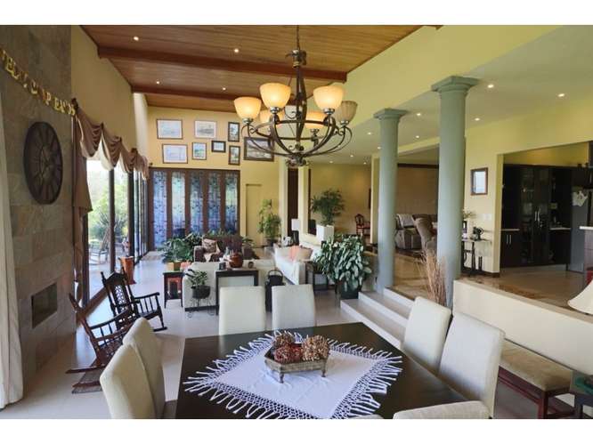 Quinta de lujo con 1,5 hectáreas y vista | San Isidro de Heredia