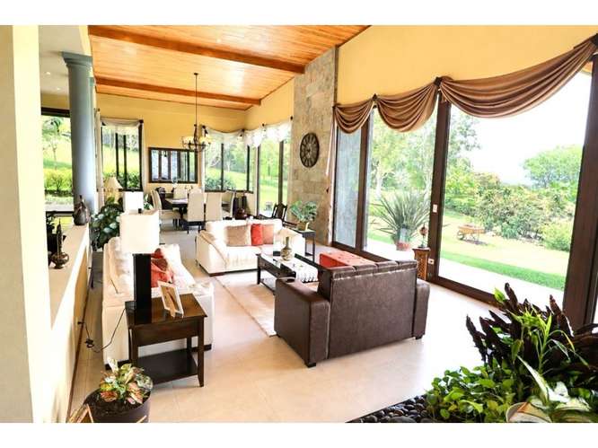 Quinta de lujo con 1,5 hectáreas y vista | San Isidro de Heredia
